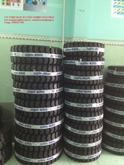 Bánh đặc xe nâng 